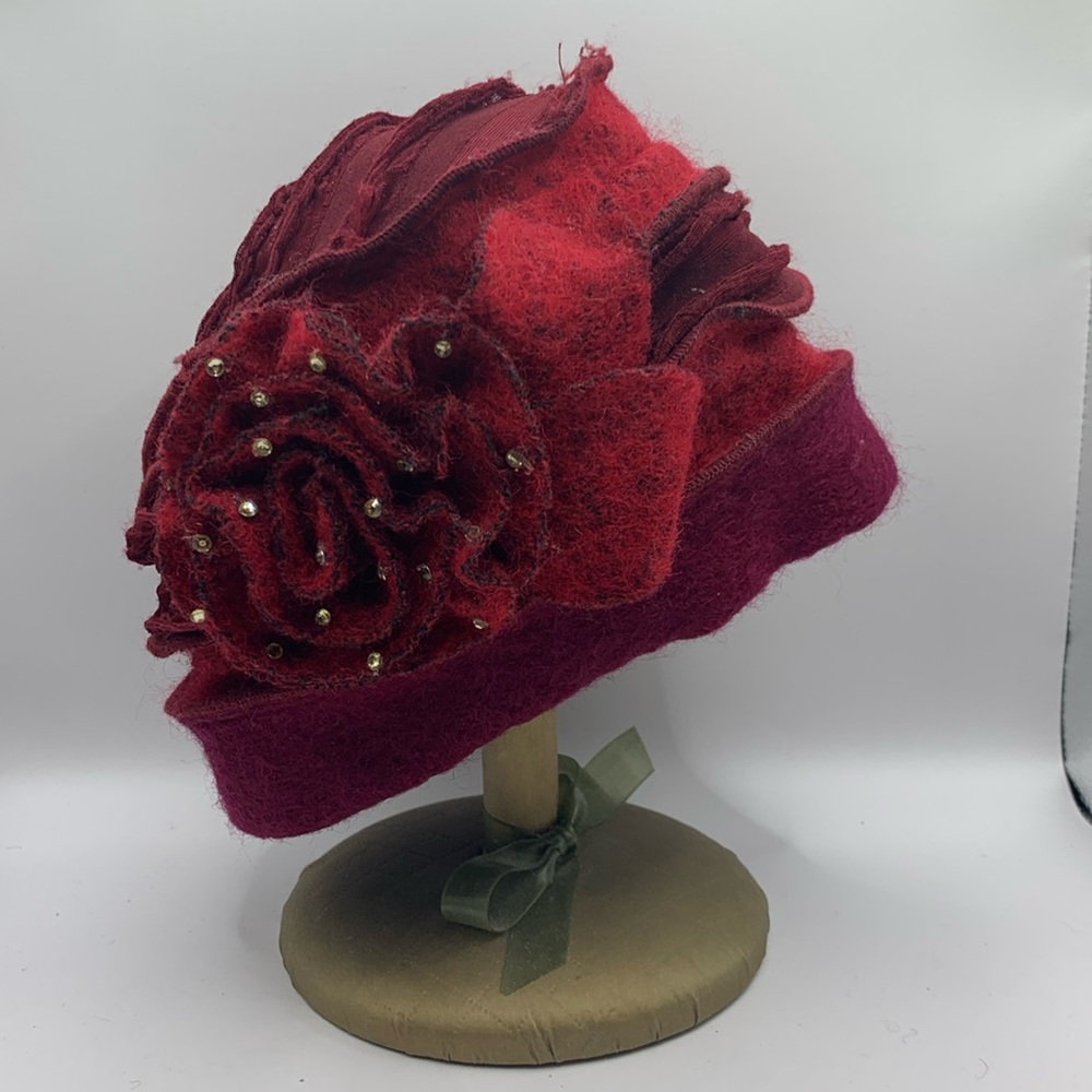 VINTAGE C&C EXCLUSIVE CLOCHE STYLE HAT RHINESTONE TIPPED DERP RED WINE /RAW EDGE